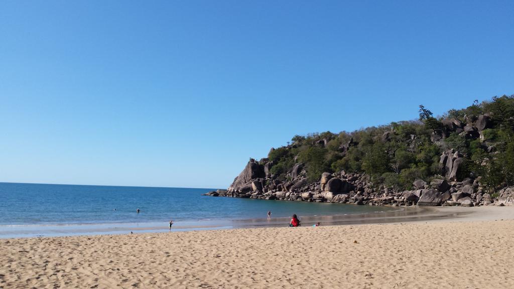 Arcadia Beach Guest House And Car Hire Nelly Bay Exterior foto