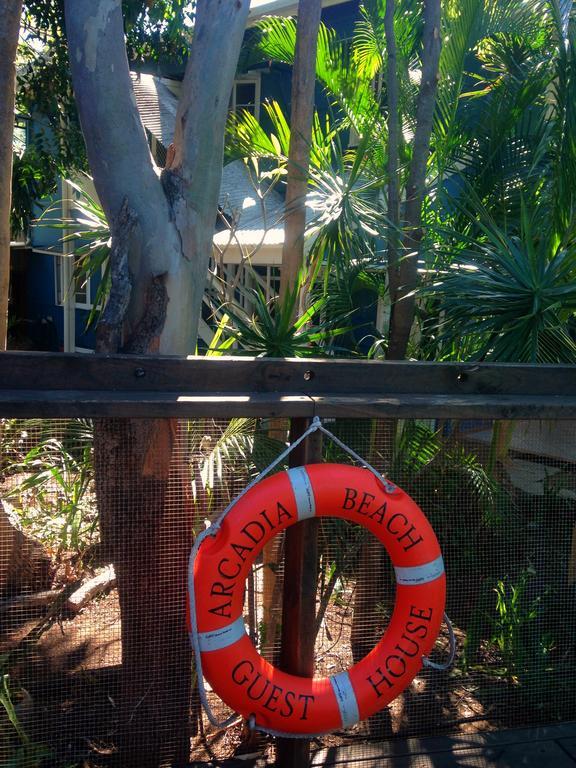 Arcadia Beach Guest House And Car Hire Nelly Bay Exterior foto